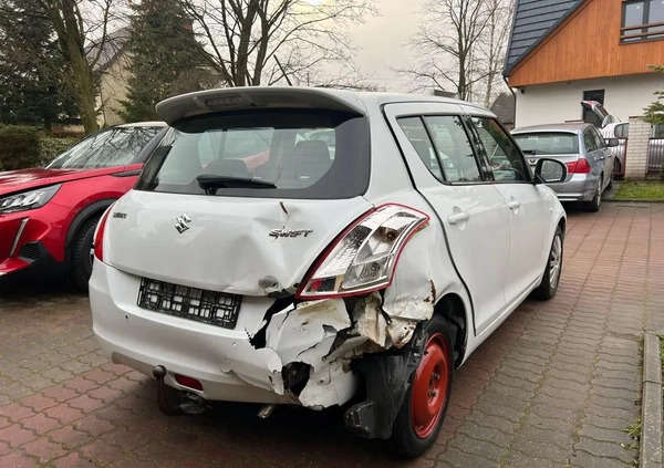 Suzuki Swift cena 18500 przebieg: 105674, rok produkcji 2013 z Narol małe 46